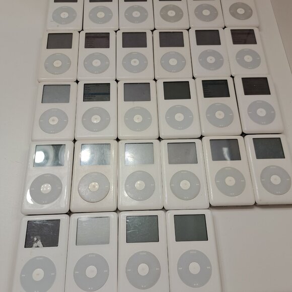1X Apple iPod Classic 4th Gen Various Storage and Condition with accessories - Picture 2 of 16